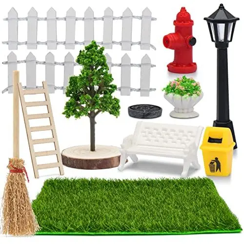 Produktbild: 13Pcs Miniatur Garten Zubehör mit Miniatur Kunstrasen, 2 Zaun, Bank, Holzleiter, Straßenlampe, Baum, Besen, Mini Garten Möbel Deko Set für Weihnachtswichtel Zubehör, Puppenhaus, Feegarten