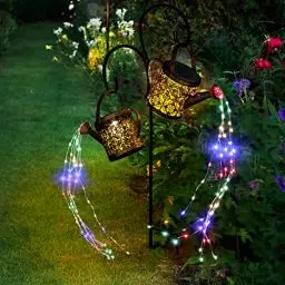 Produktbild: (2 Stück) Solar Gießkanne mit Lichterkette Gartendeko Gießkannenlicht Lichter mit 8 Modi IP65 Wasserdicht Metall Solarlampen für Außen mit Ständer Lichterketten Aussen für Balkon Hofweg Baum Rasen