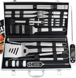 Produktbild: 28-teiliges Grillzubehör Set für Männer – Premium Edelstahl Grillkoffer mit Grillmatte, Grillbesteck Papa, Männer und Frauen - Perfekt für Gasgrill, Holzkohlegrill und Camping