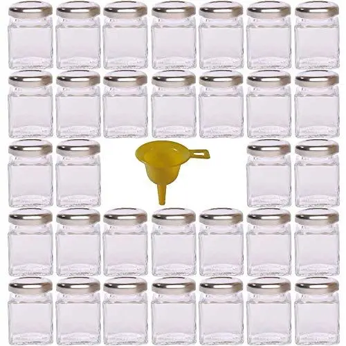 Produktbild: 32 Mini-Marmeladengläser für 50 ml. mit silbernem Deckel/für Konfitüren, Öle, Salz, Gewürze, etc. - inkl. einem gelben Einfülltrichter