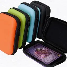 Produktbild: 5 Stück Hartschalen-Reisetasche Für Kartenspiel Skip BO I Reise-Schmucketui, Aufbewahrungsbox, Spielkarten-Tasche Für Unterwegs I Schützt Karten Vor Nässe Und Staub, Zufällige Farbe 11 X 3,5 X 8,5 Cm