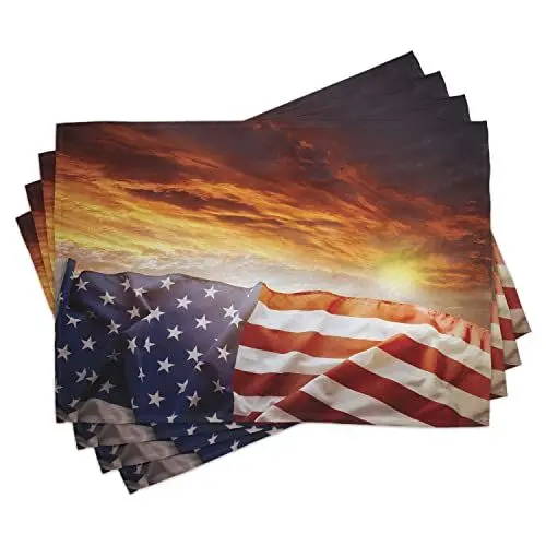 Produktbild: ABAKUHAUS Amerikanische Flagge Platzmatten, Flagge vor Sonnenuntergang-Himmel mit Horizont-Amerika Union Idyllic Fotografie, Tiscjdeco aus Farbfesten Stoff für das Esszimmer und Küch, Mehrfarbig