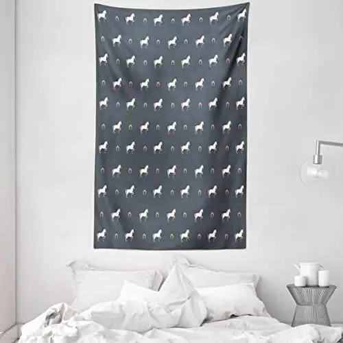 Produktbild: ABAKUHAUS Pferde Wandteppich, Tier Muster Sublime Mustang Silhouette Wildlife Hufeisen Abstrakt, aus Weiches Mikrofaser Stoff Wand Dekoration Für Schlafzimmer, 140 x 230 cm, Lila Grau Weiß Rosa