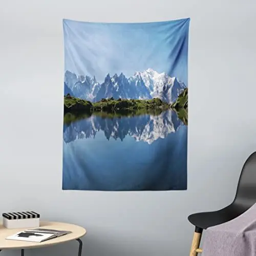 Produktbild: ABAKUHAUS See Wandteppich, Mont Blanc Gebirgskette gespiegelt im Cheserys See Alpen Frankreich Panorama, aus Weiches Mikrofaser Stoff Wand Dekoration Für Schlafzimmer, 110 x 150 cm, Hellblau Weiß Grün