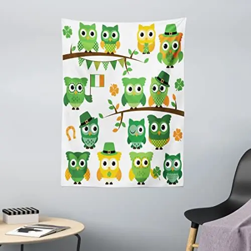 Produktbild: ABAKUHAUS St. Patrick's Day Wandteppich, Irische Eulen Leprechaun Hüte auf Bäumen Kleeblatt Blätter Hufeisen, aus Weiches Mikrofaser Stoff Wand Dekoration Für Schlafzimmer, 110 x 150 cm, Grün und Weiß