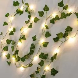 Produktbild: A.bigwhale Lichterkette mit Blättern, Efeu Künstlich mit Lichterkette, Efeugirlande Lichterkette Innen 2m, Grüne Blatt Efeuranke mit 20 LED Licht, Frühling Pflanzen Dekoration für Hochzeit Party