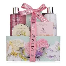 Produktbild: Accentra Badeset BELLE & WHISTLE in Papierkoffer, inkl. Duschgel, Bodylotion, Badesalz, Körperpeeling und Seife - Wellness Geschenk Set zum Geburtstag, Valentinstag oder Muttertag