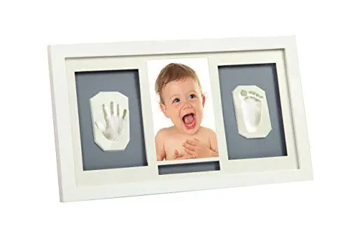 Produktbild: Adora NP 018 - Bilderrahmen mit Abdrücken als Erinnerung zum Selbstgestalten aus einer Gips ähnlichen Knetmasse für Hand und/oder Fußabdrücke für dein Baby. Perfekt für die Taufe als Taufgeschenk