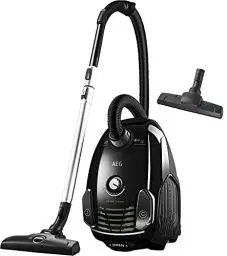 Produktbild: AEG VX6-2-ÖKOX Staubsauger mit Beutel (60% Recyclingmaterial, inkl. Zusatzdüsen, für Hart- und Teppichböden, 9 m Aktionsradius, ergonomischer Handgriff, 800 Watt, neue technische Version) schwarz/grün