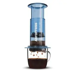 Produktbild: AeroPress Clear Blaue Kaffeepresse – 3-in-1 Kaffeemaschine kombiniert French Press, Pour Over & Espresso – Vollmundiger Kaffee ohne Bitterkeit – Tragbare Mini-Kaffeemaschine für Camping & Reisen, Blau