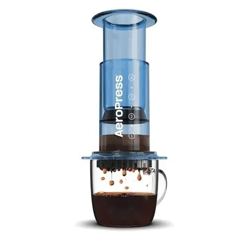 Produktbild: AeroPress Clear Blaue Kaffeepresse – 3-in-1 Kaffeemaschine kombiniert French Press, Pour Over & Espresso – Vollmundiger Kaffee ohne Bitterkeit – Tragbare Mini-Kaffeemaschine für Camping & Reisen, Blau