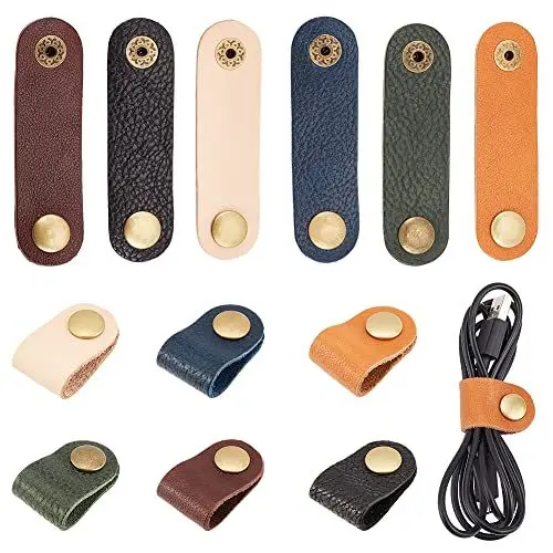 Produktbild: AHANDMAKER 12 Stück Kabelbinder Aus Leder, 6-Farbiger Kabelhalter Mit Druckknopf, Kabelbinder Für Tragbare Kopfhörer, Cord Winder Keeper, Kabel-Organizer Für Die Reise, Zuhause, Schule Und Arbeit