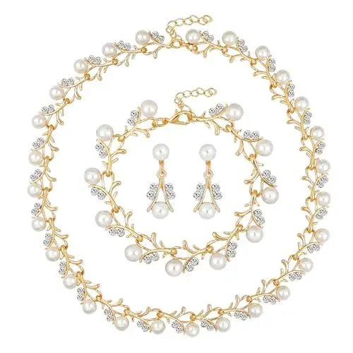 Produktbild: AILUOR Perlenschmuck Set für Frauen, 14K Gold/Silber plattiert Perlenkette und Ohrring Set Perlen Tropfen Ohrringe Perlen Armbänder Perlen Halskette Choker Hochzeit Brautschmuck (3 Stück Gold)