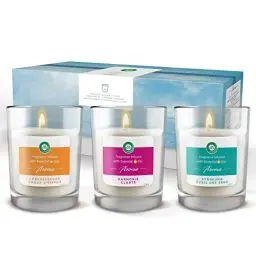 Produktbild: Air Wick Aroma-Duftkerzen Geschenkset – Düfte für Wellness und Entspannung mit natürlichen ätherischen Ölen – 3 x Duftkerzen im Glas in schöner Geschenkbox