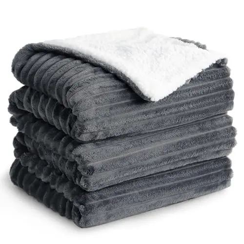 Produktbild: Aisbo Kuscheldecke Flauschig Decke Grau - Dicke Sherpa Decke Warm 220x240 XXL als Sofadecke Couchdecke, Weich Kuschelige Cord Decke Wohndecke, Sofa Couch Große Decke Überwurf, Plüsch Decke Winter