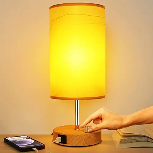 Produktbild: Allesgute LED Nachttischlampe mit Ladefunktion, Dimmbar Tischleuchte mit USB A+Typ-C-Anschlüssen, Holzmaserung E27 Tischlampe Rund für Schlafzimmer, Wohnzimmer, Geschenk (inkl. 8W Warmweiß LED-Birne)