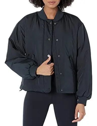 Produktbild: Amazon Essentials Damen Gepolsterte, kurz geschnittene Bomberjacke aus recyceltem Polyester in lockerer Passform (in Übergröße erhältlich) (Früher Amazon Aware), Schwarz, 6XL Große Größen