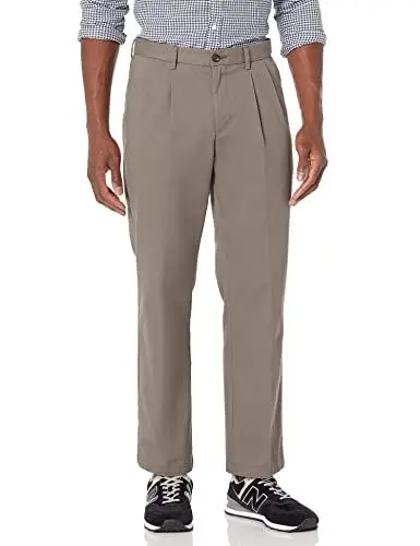Produktbild: Amazon Essentials Herren Knitterfreie Chinohose mit klassischer Passform und Bügelfalte (erhältlich in Big & Tall), Taupe, 33W / 32L