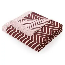 Produktbild: AmeliaHome Kuscheldecke 150x200 cm Decke mit Fransen Tagesdecke aus Baumwolle Boho Ethno Muster Bordeaux Rosa Zaria Twisty