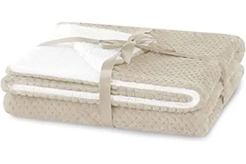 Produktbild: AmeliaHome Kuscheldecke 70x150 cm zarte Steppung Sherpa Lammfelloptik Wohndecke Shleepy Beige