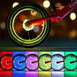 Produktbild: Amzxiubii 2er Set LED Speichenlichter für Kinderroller, 7 Farben & 18 Modi, USB-C Ladung, IP65 Wasserdicht, Induction Tretroller Felgenbeleuchtung für Woom Kinderzubehör