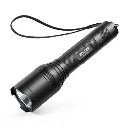 Produktbild: Anker Bolder LC90 LED Taschenlampe, IP65 Wasserfest, Wiederaufladbare Taschenlampe im Taschenformat mit Zoom (für Camping, Wandern und Notfälle) Helle 900 Lumen CREE LED, 5 Lichtmodi
