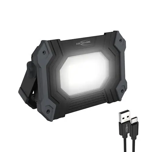 Produktbild: ANSMANN Wiederaufladbarer Arbeitsstrahler mit 30W COB-LED, 6600 mAh für den professionellen Einsatz in Werkstatt, Handwerk, Baustelle, Inspektion, etc. Extrem robust und lichtstark, 1 Stück