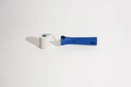 Produktbild: A.S. Création Andrückroller aus weichem PU-Schaum - 4,5 cm breite Andrückwalze zur schnellen Entfernung von Blasen und Falten beim Tapezieren - blau, weiß - 902399