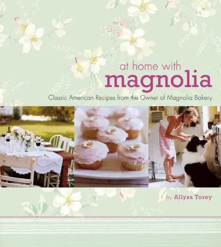 Produktbild: At Home with Magnolia: Classic American Recipes from the Owner of Magnolia Bakery
