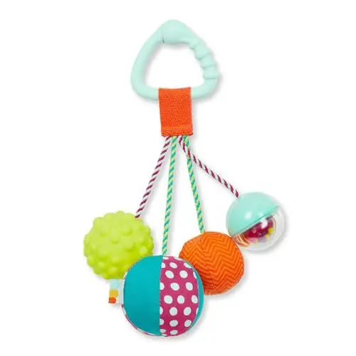 Produktbild: B. toys BX2254Z Baby Spielzeug 4 Beißring – Motorikspielzeug mit verschiedenen Bällen, Rassel, Formen und Geräusche – für Babys ab 3 Monaten, Bunt