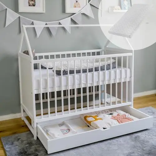 Produktbild: Babybett Beistellbett Kinderbett 60x120 cm mit Schublade & Matratze Hausbett Baby Bett 120x60 cm weiß mit Schublade, höhenverstellbar und umbaubar für Junge Mädchen | von Geburt bis 3. Lebensjahr