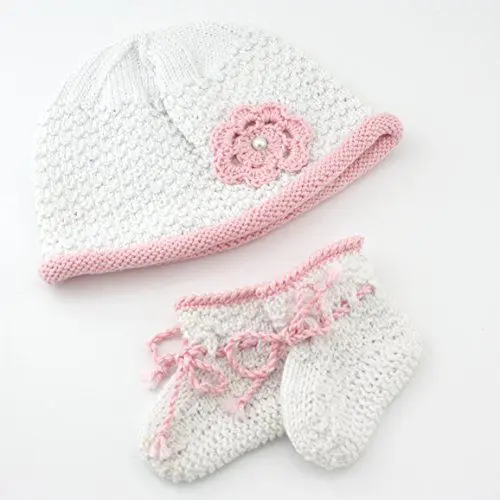 Produktbild: Babysocken Stricken Set - Strickset/Häkelset Schuhe + Mütze Blütenzauber - Babymütze Stricken – Strickpackung Baby: 3 Knäuel Baumwolle Cotton Pure weiß und grün + Strickanleitung + Nadeln