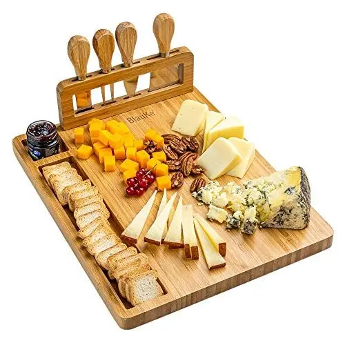 Produktbild: Bambus Käsebrett mit Käsemesser Set 35x28cm – Servierplatte aus Holz für Käse & Häppchen – Servierbrett Holz Käseplatte oder Schneidebrett Küchenbrett – Cheese Board Charcuterie Board – Geschenk Idee
