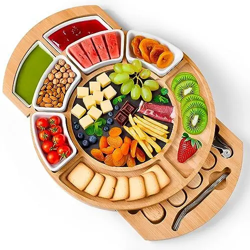 Produktbild: Bambus Käsebrett mit Käsemesser Set, Charcuterie Boards, Runder Käsebrett und Messer Set mit Servierutensilien, Besteck, Marmorplatte, Keramikschalen, Käsetablett als Einweihungsgeschenk