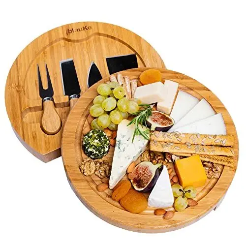 Produktbild: Bambus Käsebrett mit Käsemesser Set – 25cm Rund Servierplatte aus Holz für Käse und Häppchen – Cheese Board Charcuterie Board – Drehplatte Servierbrett aus Holz Käseplatte Drehbar – Geschenke Idee