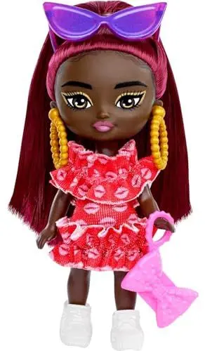 Produktbild: Barbie Extra Mini Minis, Extra Mini Minis Schwarze Barbiepuppe mit roten Haaren, rotem Kleid, Handtasche mit Schleife, Sonnenbrille und anderem Barbiezubehör, Geschenk für Kinder ab 3 Jahren,HLN47