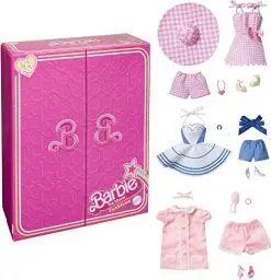 Produktbild: Barbie The Movie - Kleidung für Filme Fans, enthält DREI bekannte Outfits Spielfilm mit Schuhen und Accessoires, als Geschenk für Kinder ab 3 Jahren geeignet, HPK01