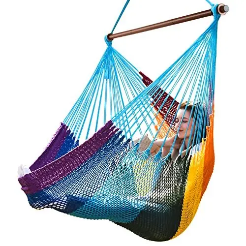 Produktbild: Bathonly Großer Hängesessel mit Metall-Spreizstange, bis 150 kg belastbar, Karibik Hängeschaukel, XL Handgewebt Hängestuhl für Indoor und Outdoor, Wohnzimmer, Terrasse, Garten, Balkon (Regenbogen)