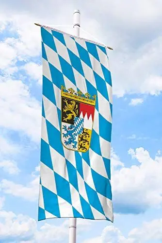 Produktbild: Bayern Fahne - 80 x 200 cm - Bannerfahne für Fahnenmast - Bayern Flagge mit Wappen & Raute - aus wetterfestem und reißfestem 100% Fahnen-Polyester-Stoff, auch als bayrische Deko fürs Oktoberfest