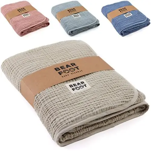 Produktbild: BEARFOOT Babydecke - Musselin Fleecedecke (Baumwolle, Fleece) flauschig weiche Kuscheldecke, Baby/Neugeborene/Kinder Geschenk Junge & Mädchen zur Geburt (Summer Sand)