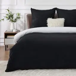 Produktbild: BEDSURE Flauschige Bettwäsche 155x220 Schwarz - Winter Bettbezug Fleece mit 80x80 cm Kissenbezug, Warme Bettwäsche-Sets mit Reißverschluss, Kuschel Waffelpique Winterbettwäsche für Doppelbett