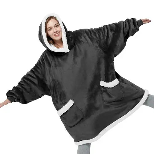 Produktbild: BEDSURE Hoodie Decke mit Ärmeln und Kapuze - Sherpa Deckenpullover als Geschenke für Frauen, Übergroßer Kuschelpullover Damen, Tragbare Decke zum Anziehen Erwachsene Anthrazit 95x83 cm