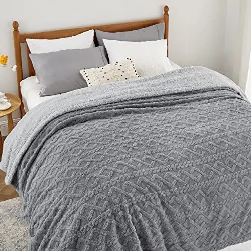 Produktbild: BEDSURE Kuscheldecke 220x240 Decke Sofa - Wohndecke Strickdecke Große, Sofadecke Doppelgesicht Extra Weich, Kuscheldecke Flauschig XXL Wohnzimmer, Wolldecke Grau, Couchdecke Sofa überwurfdecke