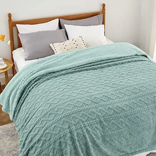 Produktbild: BEDSURE Kuscheldecke 220x240 Decke Sofa - Wohndecke Strickdecke Große, Sofadecke Doppelgesicht Extra Weich, Kuscheldecke Flauschig XXL Wohnzimmer, Wolldecke Grün, Couchdecke Sofa überwurfdecke