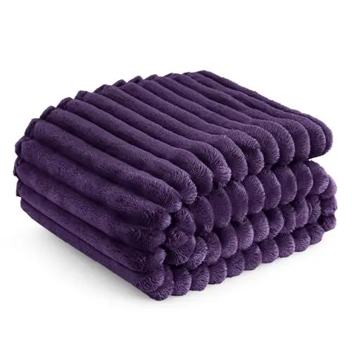 Produktbild: BEDSURE Kuscheldecke Flauschig - Wolldecke & Fleecedecke, Sofadecke, Weiche Warme Grobe Korddecke für Zimmer Deko, Wohn- & Kuscheldecken, Tagesdecke, Violett, 150 x 200 cm