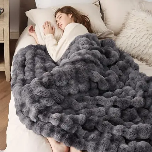 Produktbild: BEDSURE Kuscheldecke Kaninchen Flauschig, Dicke Und Warme Sofadecke Für Den Winter, Kunstfelldecke, Wohn- & Kuscheldecken, Plüsch Blanket Für Couch Und Bett, Sofaüberwurf Decke, Grau, 130 X 170 cm