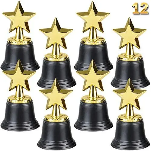Produktbild: Bedwina Stern Trophäen – Packung mit 12 Stück – 11,4 cm Große Goldene Trophäen als Party Pokale, Requisiten, Belohnungen, Gewinnpreise, Pokal Fußball, Wettbewerbe für Kinder und Erwachsene
