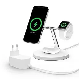 Produktbild: Belkin BoostCharge Pro drahtloses 3-in-1-Ladegerät mit MagSafe für iPhone 16, 15, 14, 13 + Apple Watch + AirPods (Magsafe Ladestation lädt iPhone 14-Modelle magnetisch mit bis zu 15 W auf) - Weiß