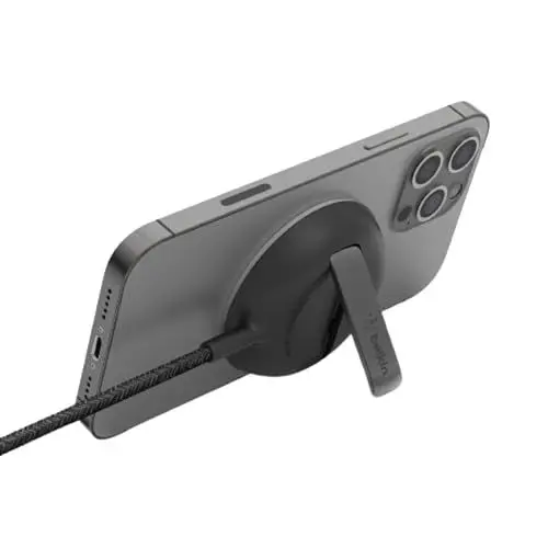 Produktbild: Belkin BoostCharge Pro tragbares kabelloses Ladepad mit MagSafe (schnelles Laden bis zu 15 W, Ständer, kompatibel iPhone 14-, 13- und 12-Modellen, Netzteil Nicht enthalten) Schwarz