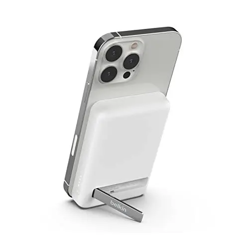 Produktbild: Belkin magnetische 5000-mAh-Powerbank, externer Handy-Akku, kompatibel mit MagSafe, mit Passthrough-Ladefunktion und Ständer, 7,5 W Ausgang, 10 W Eingang, kompatibel mit iPhone 16, 15, 14 – Weiß